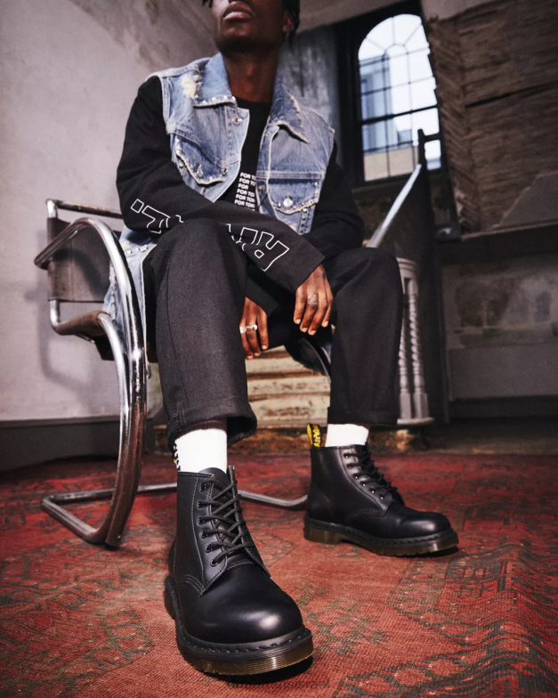 101 מגפונים מעור חלק Dr. Martens שחור חלק הַנעָלָה N8BB8152