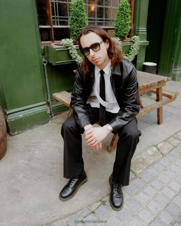 מגפונים מעור חלק 101 תפר צהוב Dr. Martens שחור חלק הַנעָלָה N8BB833