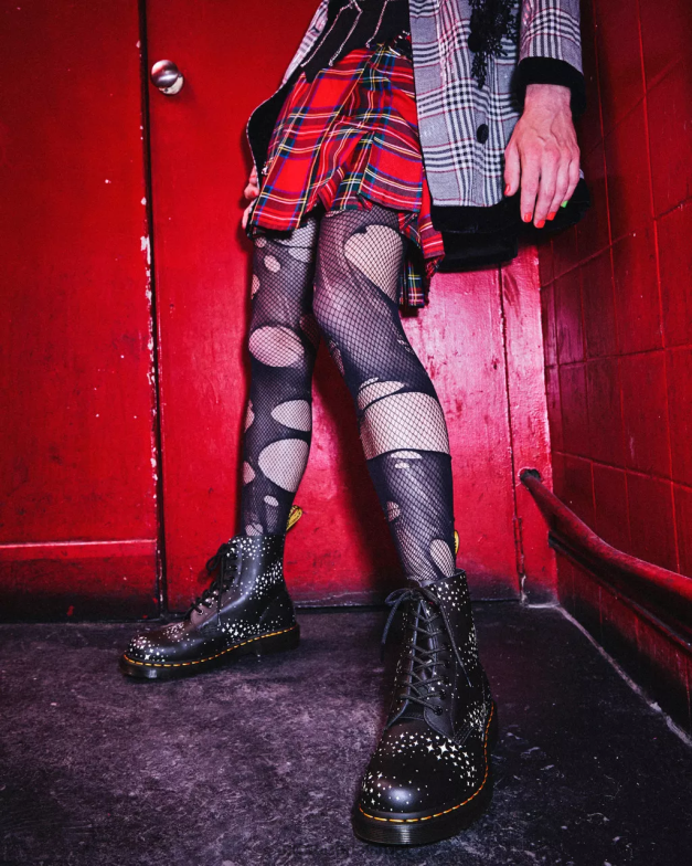 מגפי שרוכים מעור 1460 פסקל כוכבים Dr. Martens צללית פרחונית פנטום שחורה הַנעָלָה N8BB8114