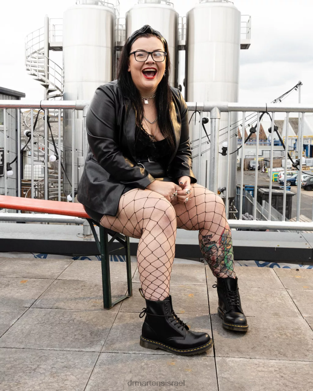 מגפי שרוכים מעור חלק 1460 Dr. Martens שחור חלק הַנעָלָה N8BB81