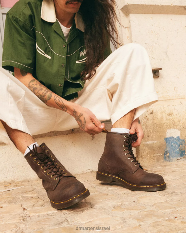 מגפי שרוכים מעור סוס מטורף 1460 Dr. Martens סוס חום מטורף הַנעָלָה N8BB856
