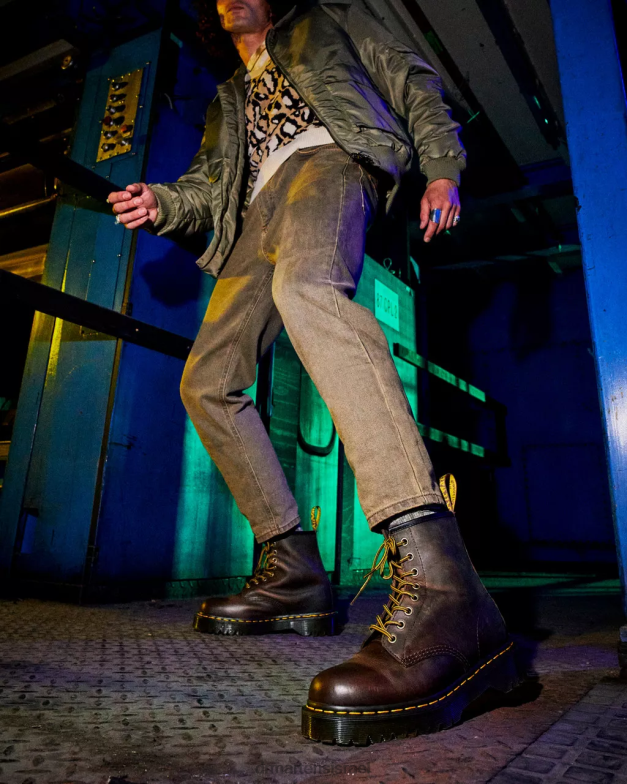 מגפי שרוכים מעור 1460 bex crazy horse Dr. Martens סוס משוגע חום כהה הַנעָלָה N8BB855