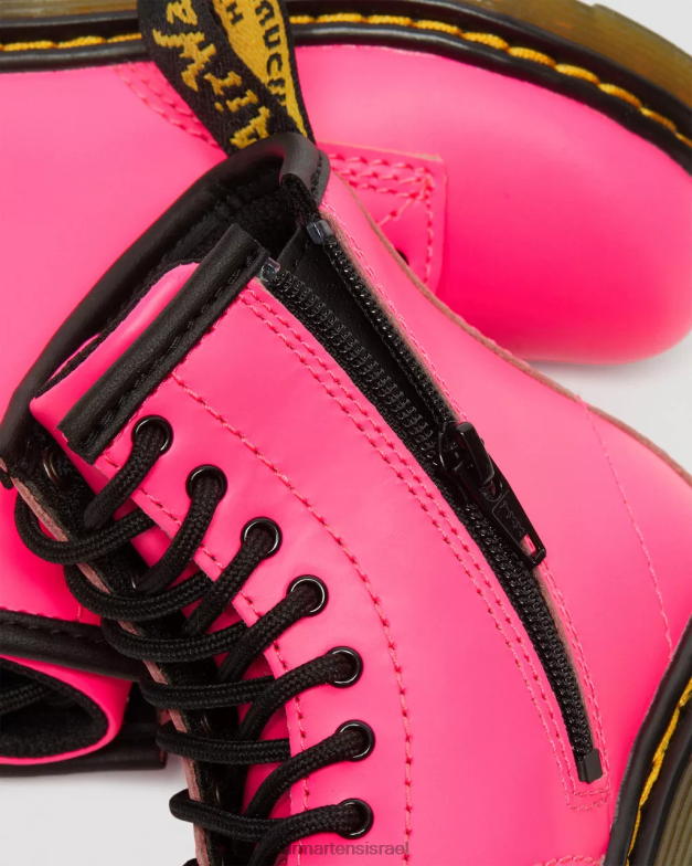 מגפי שרוכים מעור פעוט 1460 softy t Dr. Martens ורוד softy t הַנעָלָה N8BB8423