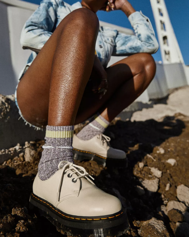 נעלי פלטפורמה מעור 1461 ii pisa Dr. Martens קלף בז' פיזה הַנעָלָה N8BB8303