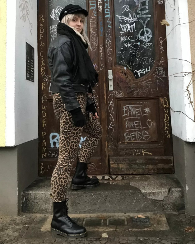 מגפי עור חלק 1490 באמצע השוק Dr. Martens שחור חלק הַנעָלָה N8BB8360