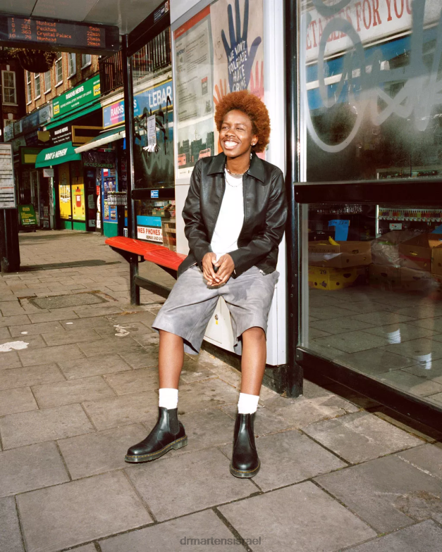 מגפי צ'לסי מעור חלק 2976 תפר צהוב Dr. Martens שחור חלק הַנעָלָה N8BB838