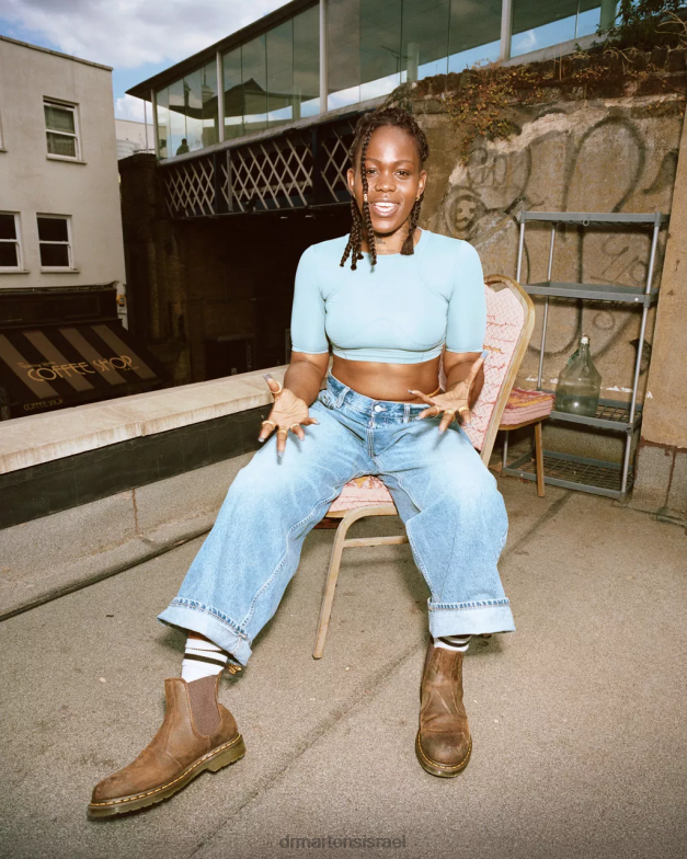 מגפי צ'לסי מעור סוס מטורף תפר צהוב 2976 Dr. Martens סוס משוגע חום כהה הַנעָלָה N8BB843