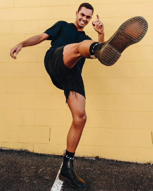 מגפי פליקס צ'לסי טבעוניים 2976 Dr. Martens פליקס שחור לשפשף הַנעָלָה N8BB87