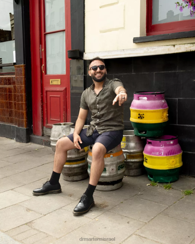 נעלי ברוג מעור חלק 3989 תפר צהוב Dr. Martens שחור חלק הַנעָלָה N8BB8370