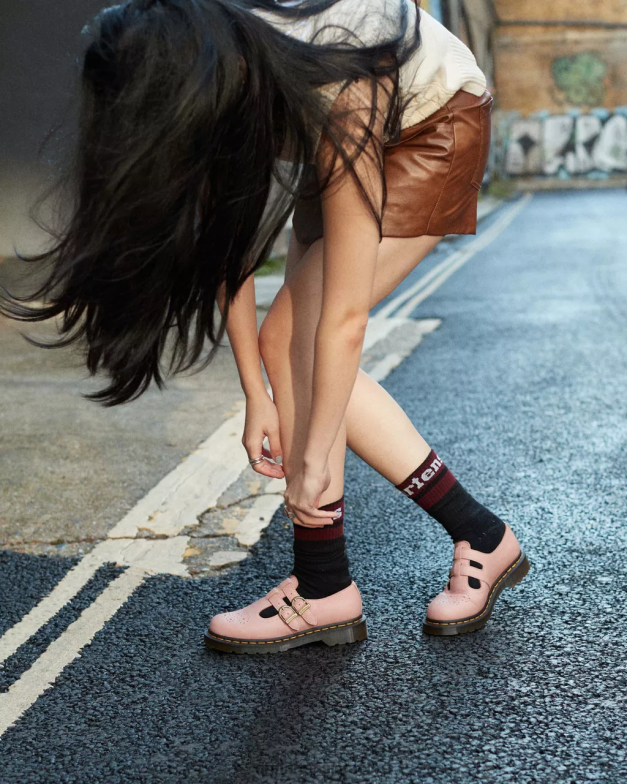 נעלי מרי ג'יין עור 8065 וירג'יניה Dr. Martens אפרסק בז' וירג'יניה הַנעָלָה N8BB8341