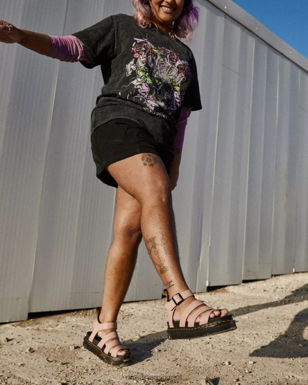 סנדלי רצועת עור בלייר פיזה Dr. Martens אפרסק בז' פיזה הַנעָלָה N8BB8263