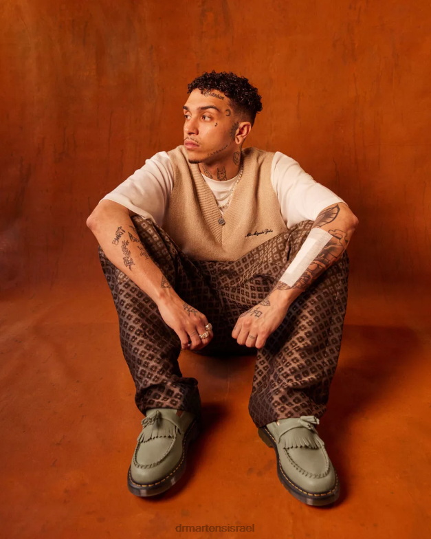 מכנסי ציצית מעור אדריאן קררה Dr. Martens קררה זיתים הַנעָלָה N8BB8371