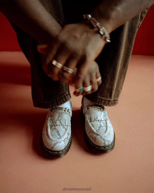 נעלי זמש בהדפס אדריאן סנפל פיתון Dr. Martens זמש בהדפס חול ופיתון שחור הַנעָלָה N8BB8377