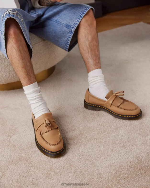 מכנסי ציצית מעור אדריאן קררה Dr. Martens קררה בצבע בז' הַנעָלָה N8BB8381