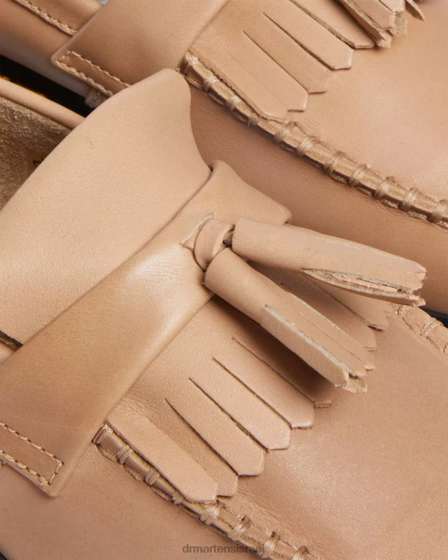 מכנסי ציצית מעור אדריאן קררה Dr. Martens קררה בצבע בז' הַנעָלָה N8BB8381