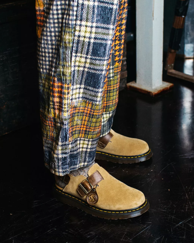 Jorge תוצרת אנגליה מגלשות זמש Dr. Martens חוֹל הַנעָלָה N8BB8355