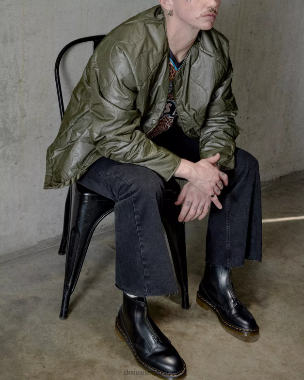 מגפיים חלקים של cabbott Dr. Martens שחור מלוטש חלק הַנעָלָה N8BB8387