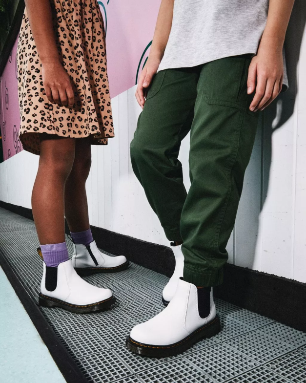 מגפי צ'לסי עור junior 2976 Dr. Martens רומאריו לבן הַנעָלָה N8BB8455