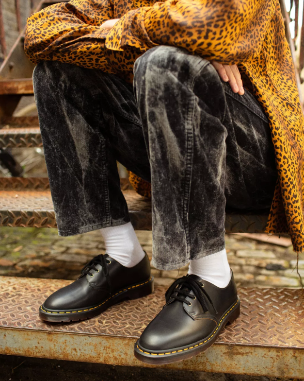 נעלי שמלת עור חלק וינטג' של smiths Dr. Martens וינטג' שחור חלק הַנעָלָה N8BB8332